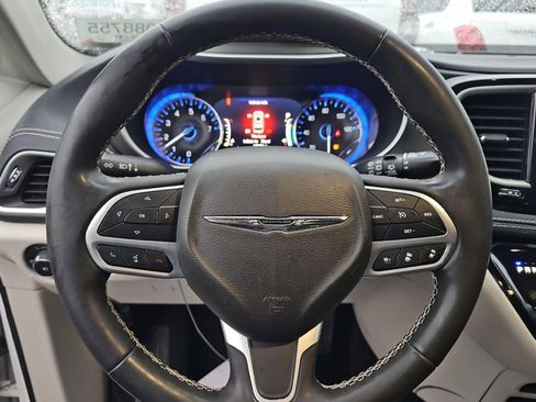 Used 2022 Chrysler Pacifica Touring-L FWD image 10