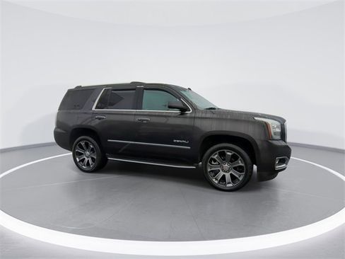 Used 2018 GMC Yukon Denali image 9