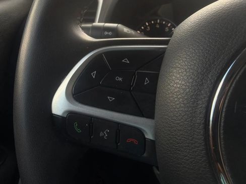 Used 2019 Jeep Renegade Latitude w/ Safety & Security Group II FWD image 28