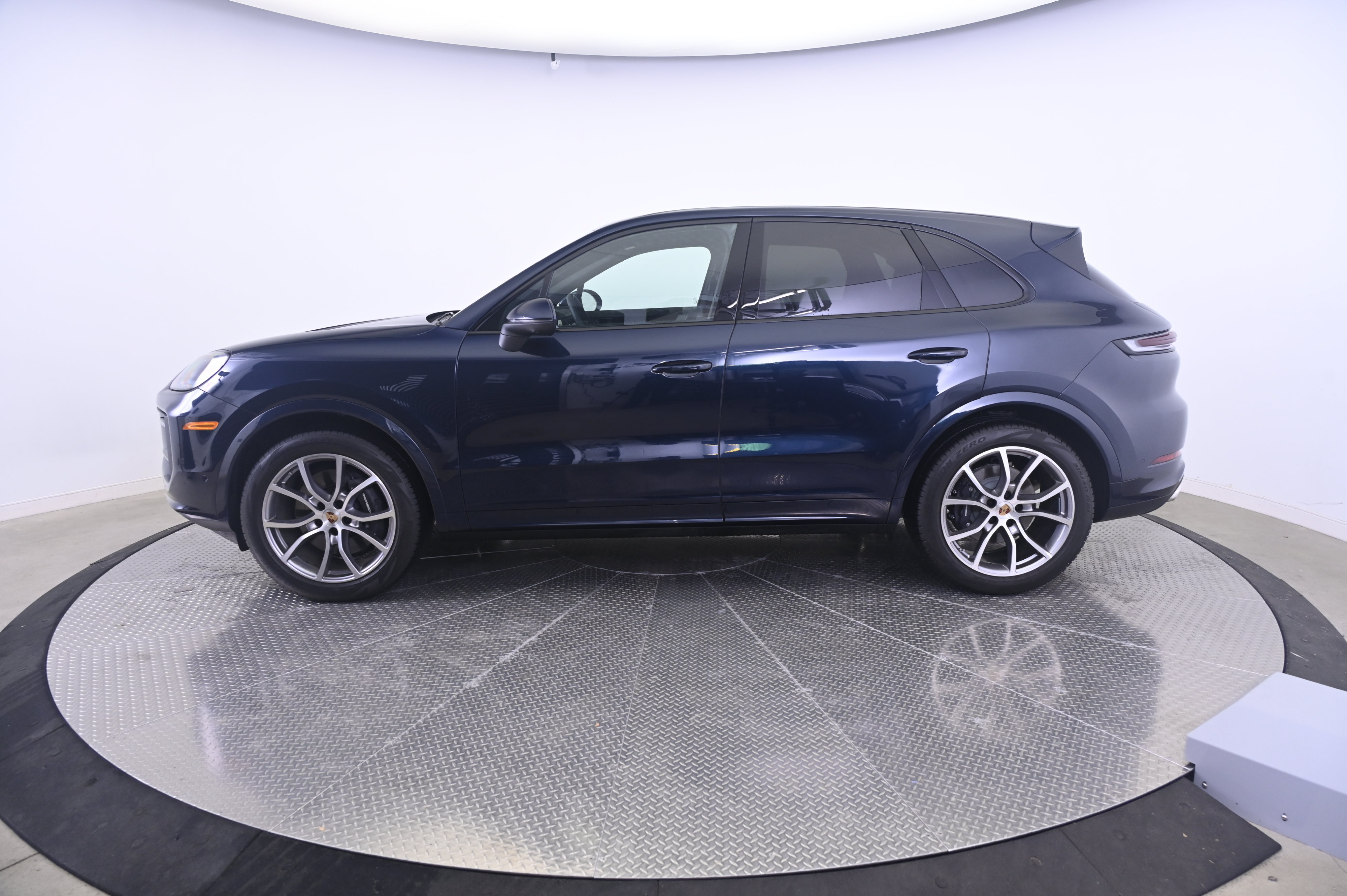 Certified 2026 Porsche Cayenne AWD/4WD image 2