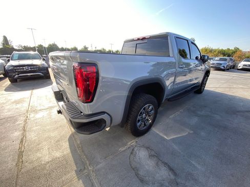 Used 2024 GMC Sierra 1500 AT4 w/ Technology Package AWD/4WD image 4