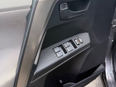 Used 2013 Toyota RAV4 XLE FWD image 10
