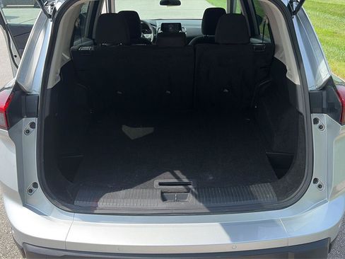 Used 2024 Nissan Rogue S FWD image 12