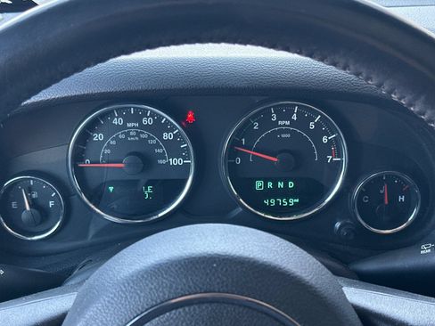 Used 2018 Jeep Wrangler Unlimited Sahara w/ Connectivity Group AWD/4WD image 22