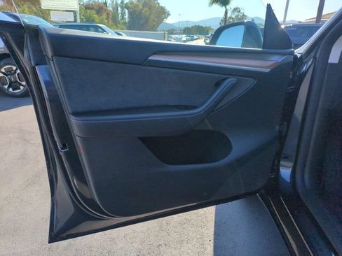 Used 2025 Tesla Model Y Long Range RWD image 12