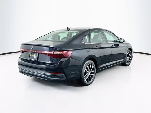 Used 2025 Volkswagen Jetta SE FWD image 9