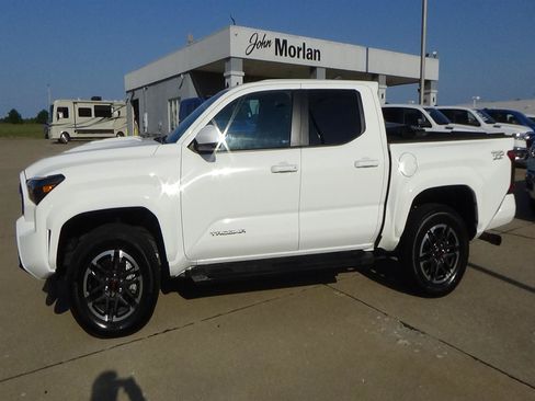 Used 2025 Toyota Tacoma TRD Sport AWD/4WD image 1