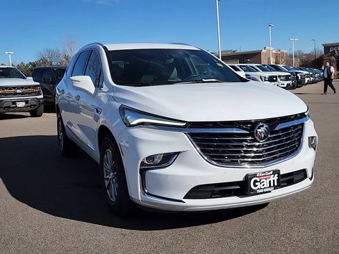 Used 2024 Buick Enclave Premium image 4