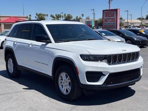 Used 2025 Jeep Grand Cherokee Laredo AWD/4WD image 1