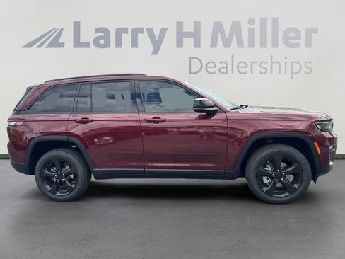 New 2025 Jeep Grand Cherokee Limited w/ Black Appearance Package image 9