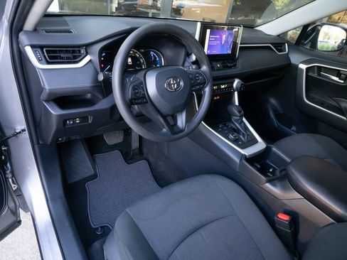 Used 2025 Toyota RAV4 XLE AWD/4WD image 9