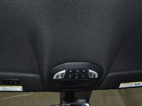 Certified 2025 Chrysler Pacifica Select image 22