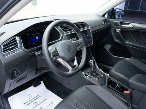 Used 2022 Volkswagen Tiguan SE FWD image 11