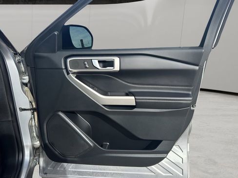 Used 2021 Ford Explorer XLT w/ Equipment Group 202A image 28