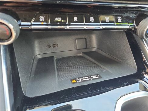 Used 2024 Chevrolet Traverse LT image 21