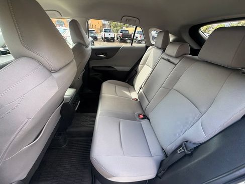 Used 2021 Toyota Venza LE AWD/4WD image 17