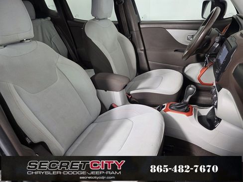 Used 2015 Jeep Renegade Latitude image 31