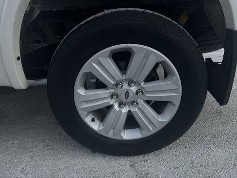 Used 2018 Ford F150 Lariat w/ Equipment Group 502A Luxury AWD/4WD image 33