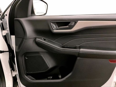 Used 2022 Ford Escape SE w/ Convenience Package FWD image 23