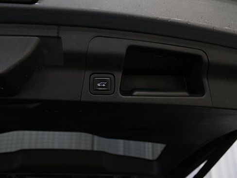 Used 2020 GMC Acadia SLE w/ Driver Convenience Package image 8