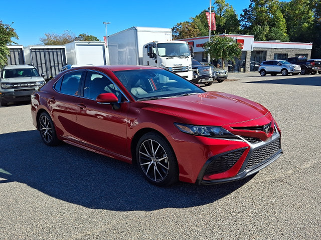 Used 2024 Toyota Camry SE FWD image 2