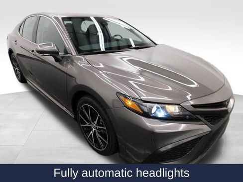 Used 2024 Toyota Camry SE image 12