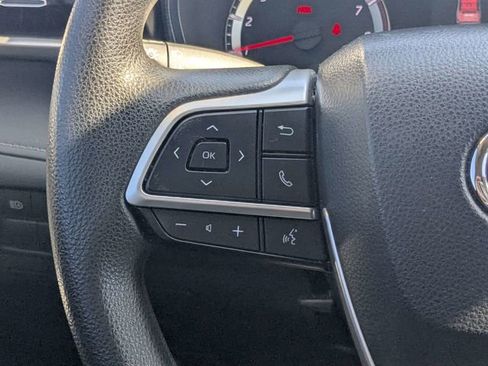 Used 2022 Toyota Highlander L FWD image 22