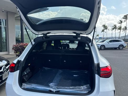 Used 2025 Mercedes-Benz GLC 300 4MATIC image 7