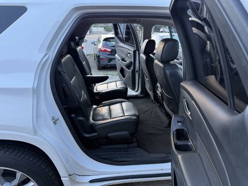 Used 2018 Chevrolet Traverse Premier w/ Driver Confidence II Package FWD image 17
