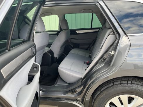 Used 2018 Subaru Outback 2.5i AWD/4WD image 12