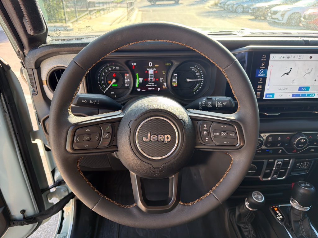 Used 2024 Jeep Wrangler Unlimited w/ Convenience Group AWD/4WD image 19