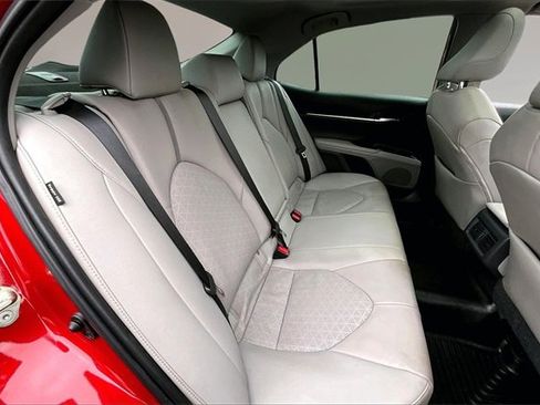 Used 2020 Toyota Camry XSE image 21