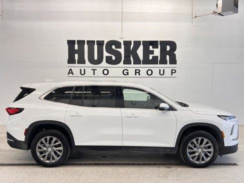 Used 2025 Buick Enclave Preferred image 2