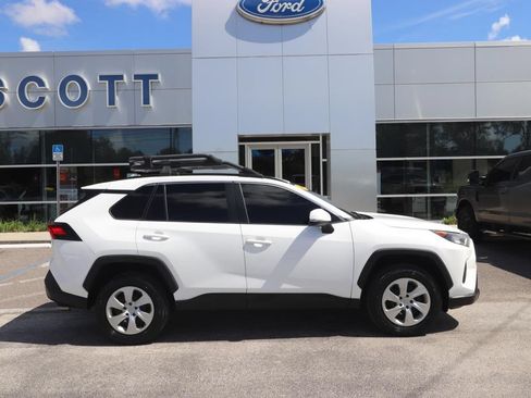 Used 2021 Toyota RAV4 LE FWD image 15