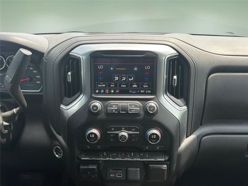 Used 2022 Chevrolet Silverado 2500 LT w/ Convenience Package AWD/4WD image 21