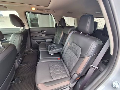 New 2026 Nissan Pathfinder Platinum AWD/4WD image 23