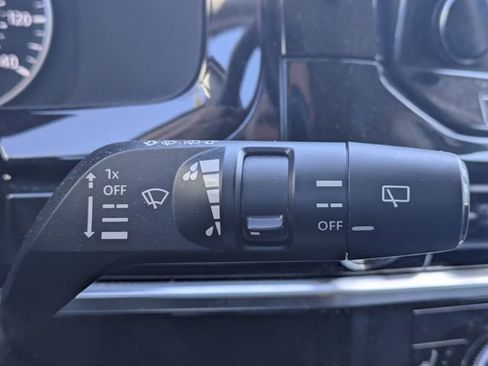 Used 2022 Nissan Pathfinder SL image 28