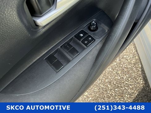 Used 2021 Toyota Corolla LE image 21