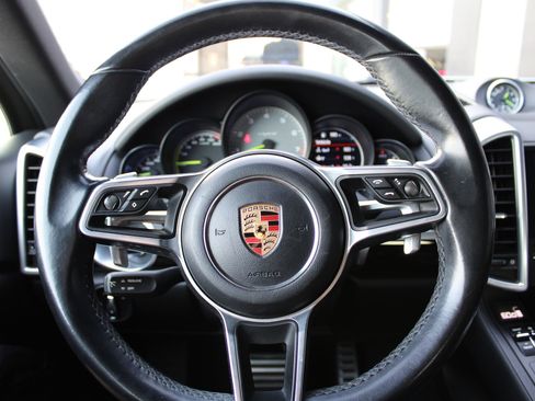 Used 2017 Porsche Cayenne S image 14