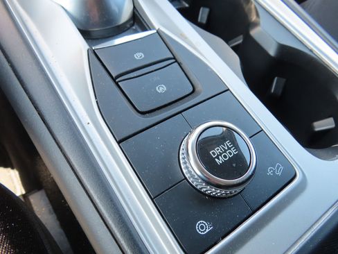 Used 2022 Ford Explorer XLT image 28