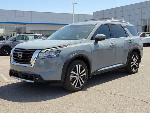 Used 2023 Nissan Pathfinder Platinum image 5