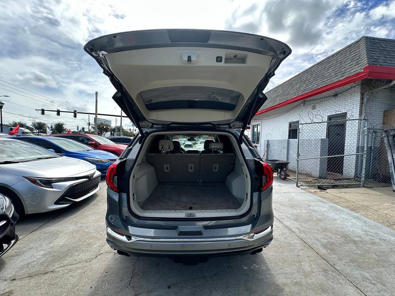 Used 2019 GMC Terrain Denali w/ Driver Alert Package II FWD image 11