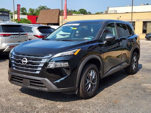 Certified 2025 Nissan Rogue S AWD/4WD image 2