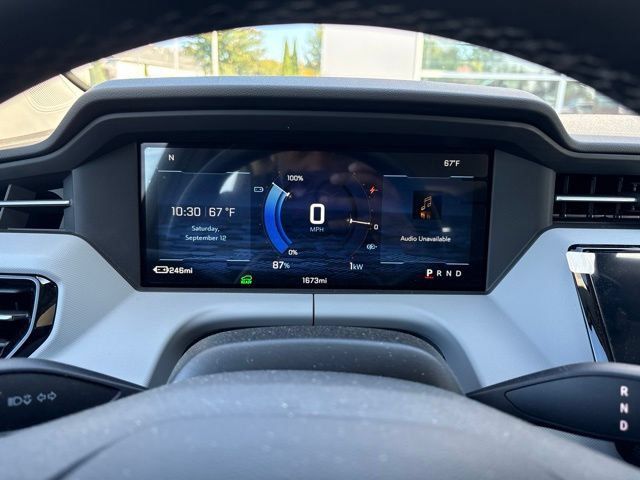 Used 2027 Chevrolet Bolt LT w/ Comfort Package FWD image 13