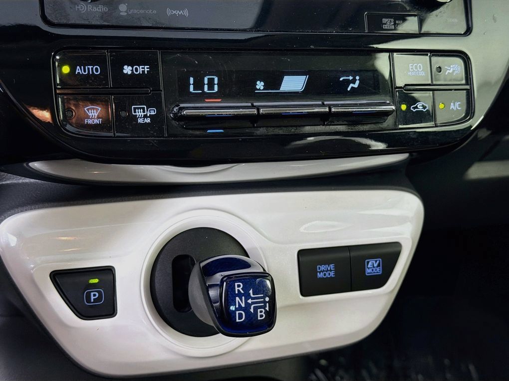 Used 2018 Toyota Prius Three w/ Advanced Technology Package FWD image 19