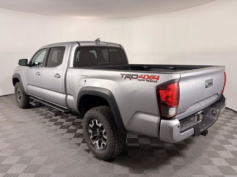 Used 2019 Toyota Tacoma TRD Off-Road w/ TRD Premium Off Road Package AWD/4WD image 3