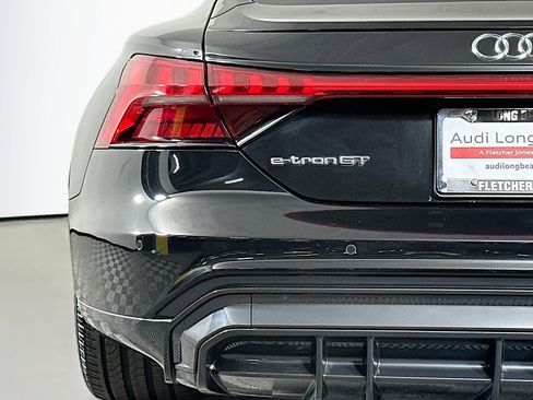Used 2022 Audi e-tron GT Premium Plus image 17