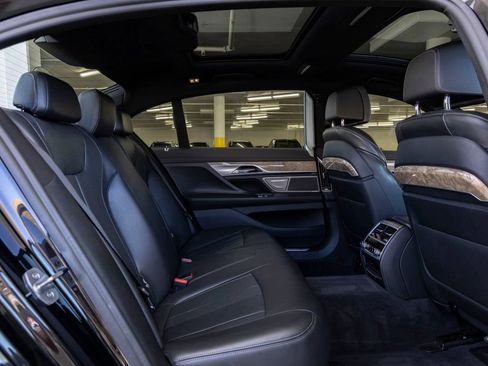 Used 2020 BMW 740i w/ M Sport Package RWD image 25