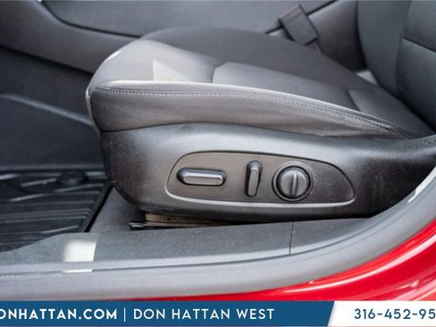 Used 2020 Chevrolet Malibu LT image 18