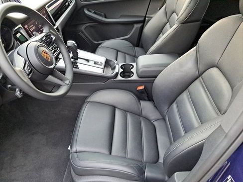 Certified 2025 Porsche Macan image 22